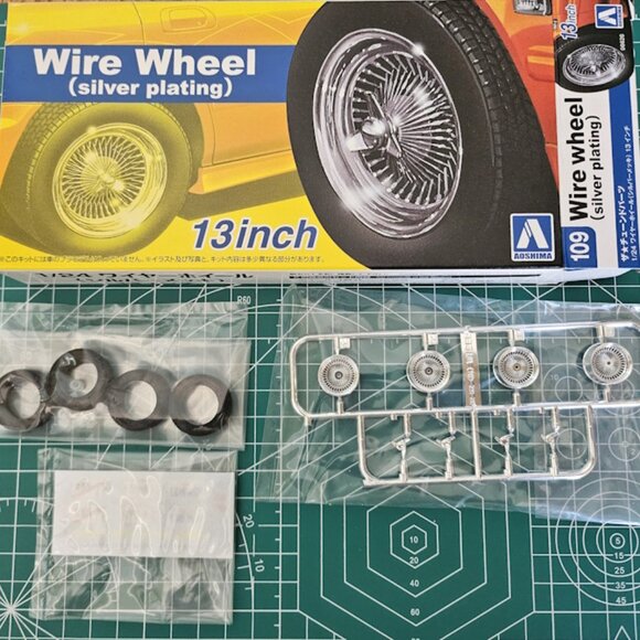 Aoshima 1/24 Wire Wheel Silver Plated 13 Inch Tire & Wheel Set - Picture 1 of 5